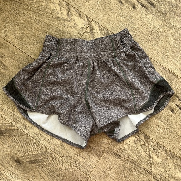 lululemon athletica Pants - Lululemon Hotty Hot Low-Rise Lined Short 2.5" Size: 0 Color: Heather Black
